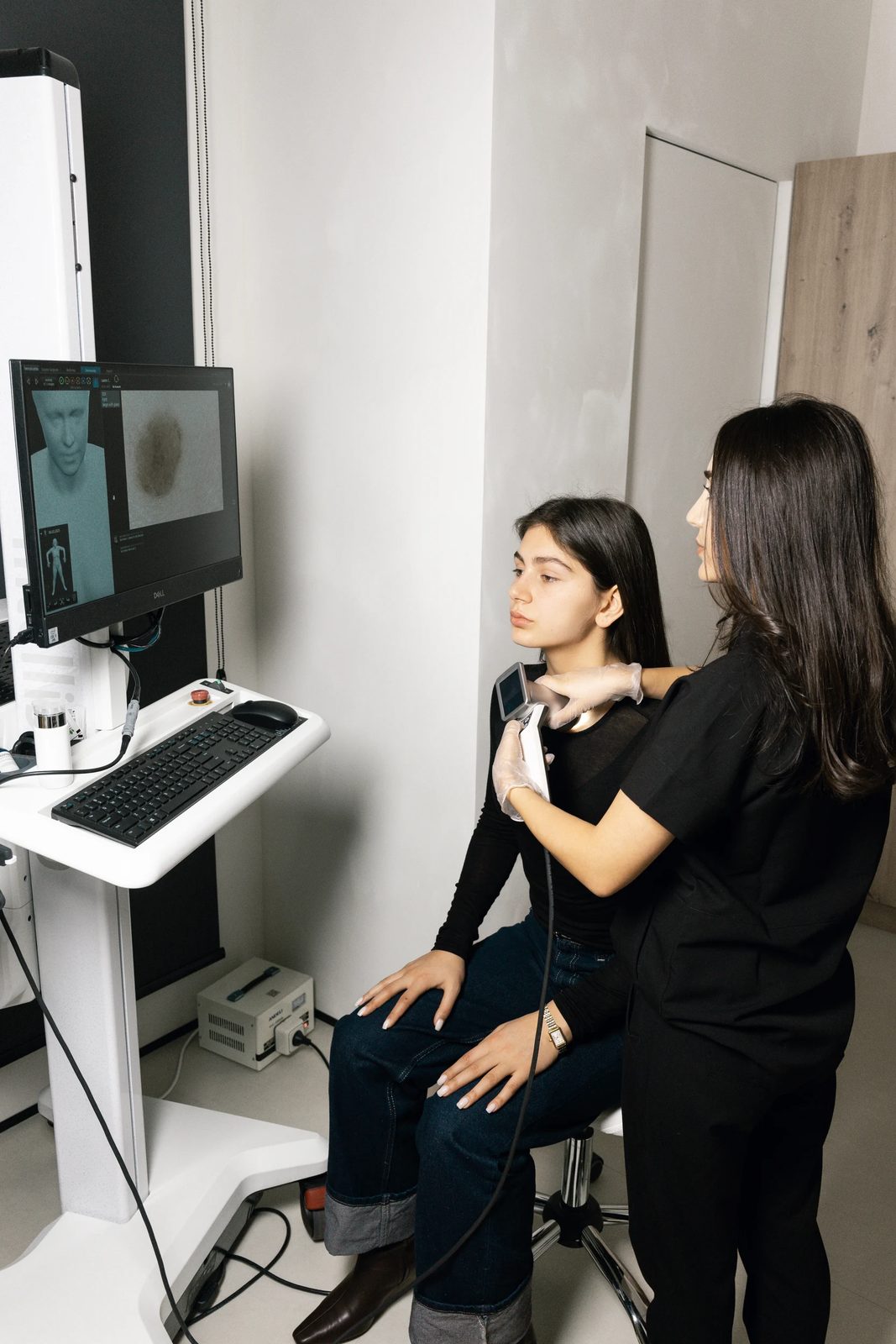 A dermoscopic examination in progress with the Canfield D-200 at Beauté Concept