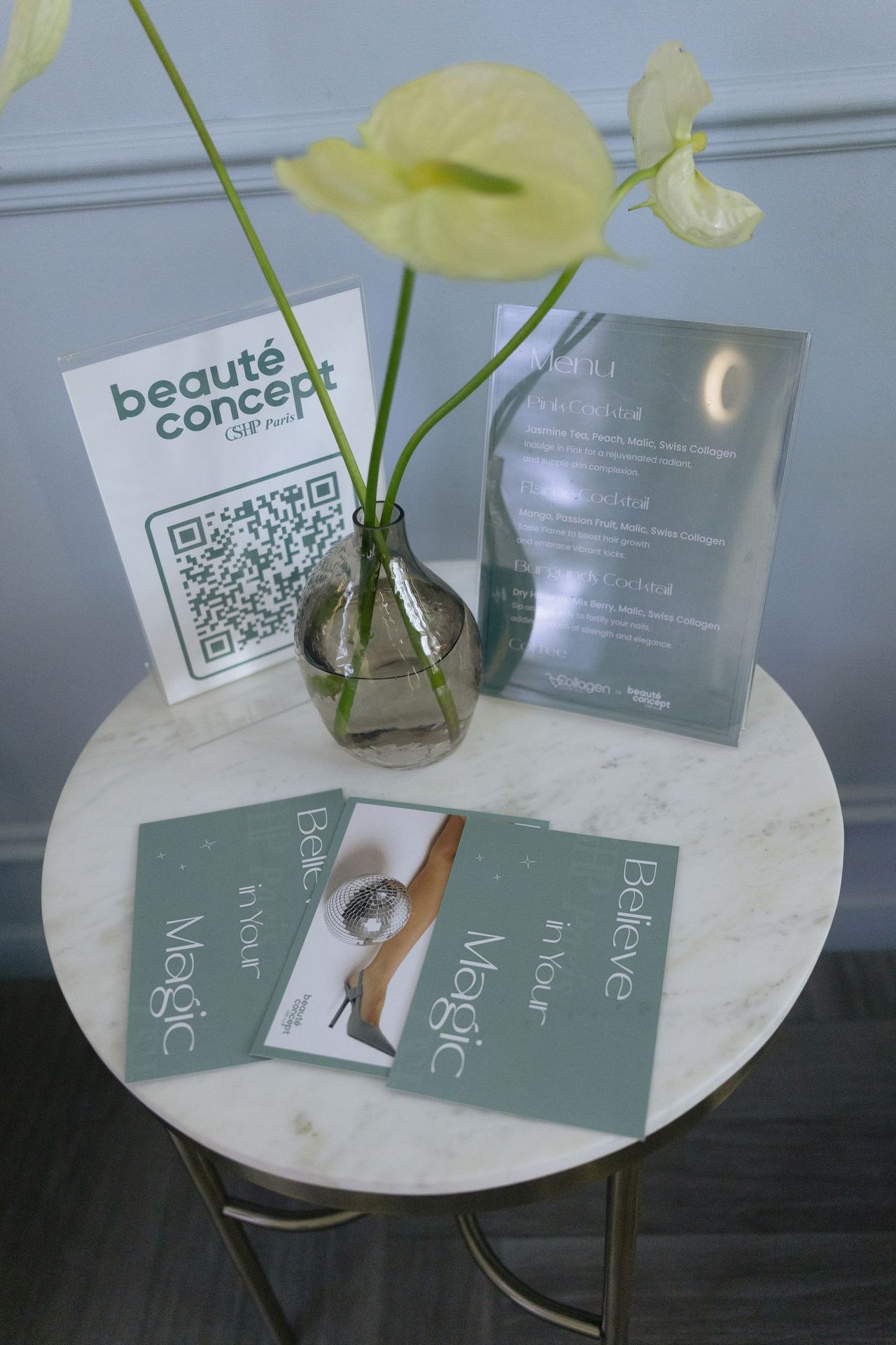 Welcome table with collagen cocktails